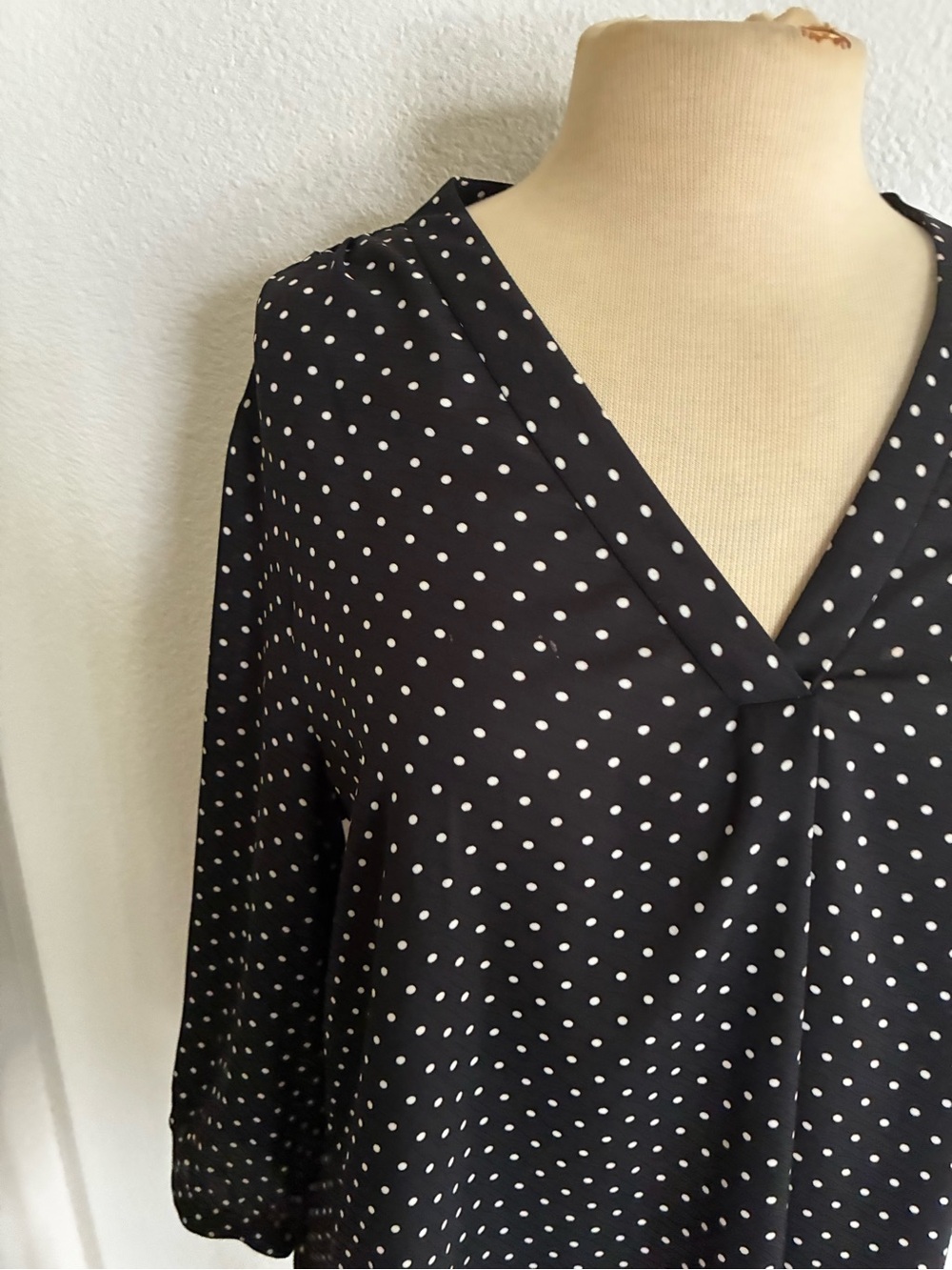 Vince Camuto polka dot blouse - Picture 2 of 5